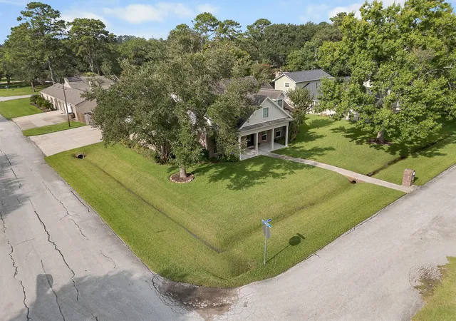 Photo 3 of Single family home for sale at 603 Renaldo St, Dickinson, TX 77539 | MLS# 50460609 | Listing updated on 2026-08-18