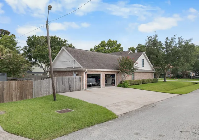 Photo 4 of Single family home for sale at 603 Renaldo St, Dickinson, TX 77539 | MLS# 50460609 | Listing updated on 2026-08-18