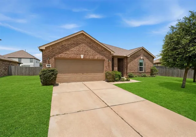 Photo 2 of Single family home for sale at 3502 Saxton Green Rd, Pearland, TX 77584 | MLS# 5821797 | Listing updated on 2026-09-26