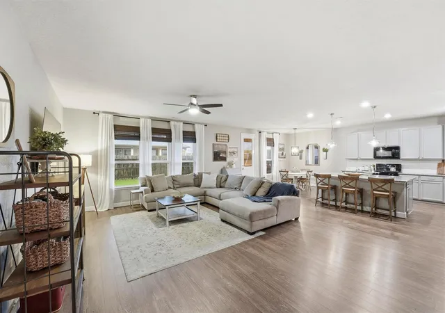 Photo 4 of Single family home for sale at 3502 Saxton Green Rd, Pearland, TX 77584 | MLS# 5821797 | Listing updated on 2026-10-09