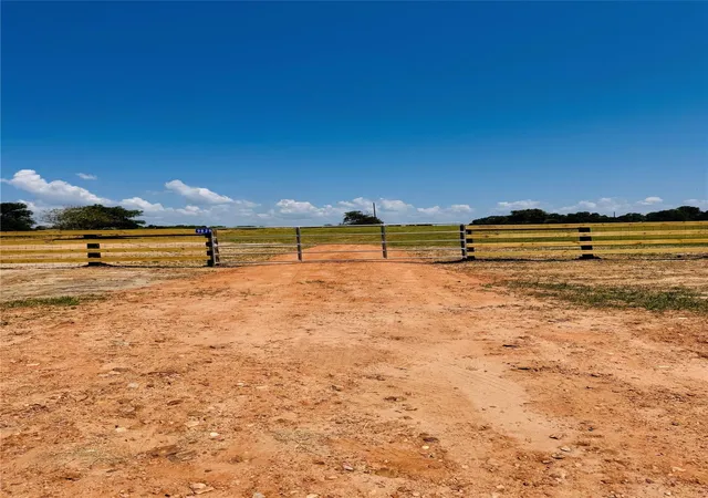 3rd image of 9829 W Us 90, Schulenburg, TX 78956 | MLS# 41293900