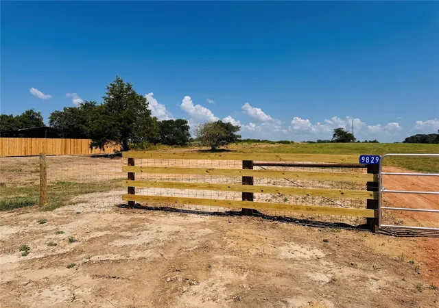 4th image of 9829 W Us 90, Schulenburg, TX 78956 | MLS# 41293900