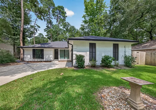Photo 2 of Single family home for sale at 8 N Brk Pebble Ct, Spring, TX 77380 | MLS# 70719077 | Listing updated on 2026-09-08