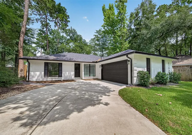 Photo 4 of Single family home for sale at 8 N Brk Pebble Ct, Spring, TX 77380 | MLS# 70719077 | Listing updated on 2026-09-08