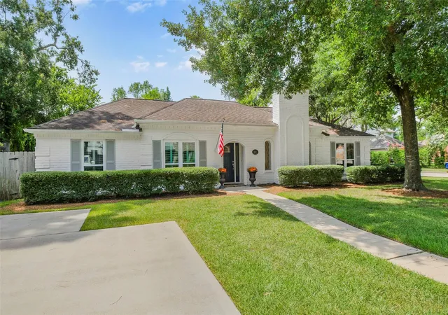Photo 3 of Single family home for sale at 8851 Larston St, Houston, TX 77055 | MLS# 5147794 | Listing updated on 2026-09-12