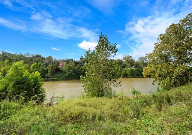 3rd image of 32903 Southern Manors Dr, Fulshear, TX 77441 | MLS# 85193877