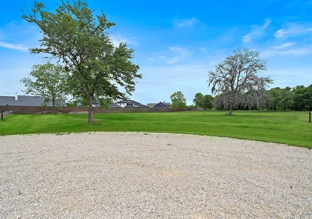 4th image of 32903 Southern Manors Dr, Fulshear, TX 77441 | MLS# 85193877