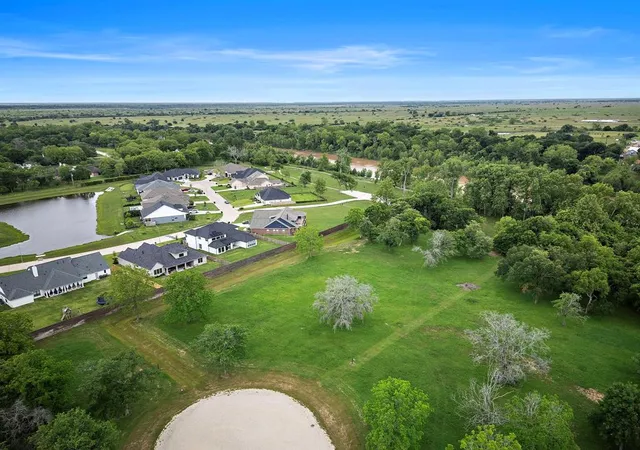 5th image of 32903 Southern Manors Dr, Fulshear, TX 77441 | MLS# 85193877