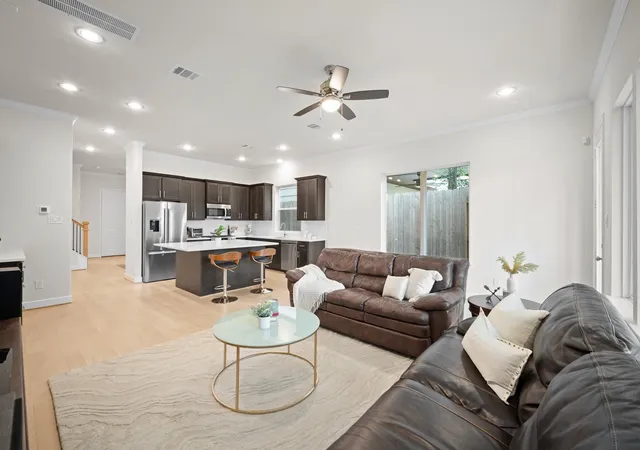 3rd image of 1648 Bonnie Brae St, Houston, TX 77006 | MLS# 48295377