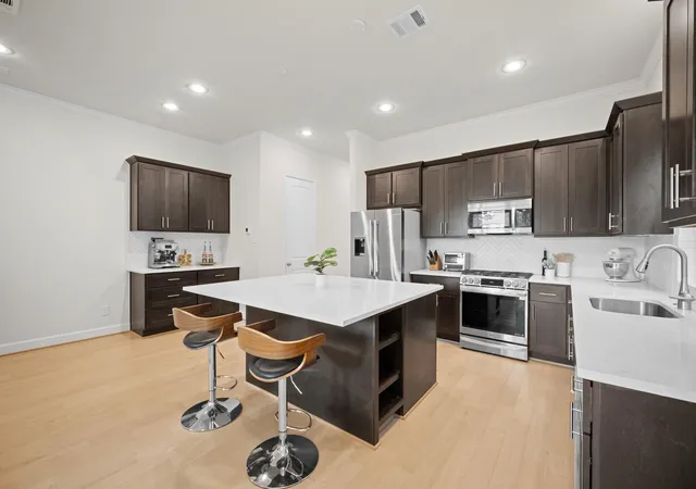 4th image of 1648 Bonnie Brae St, Houston, TX 77006 | MLS# 48295377