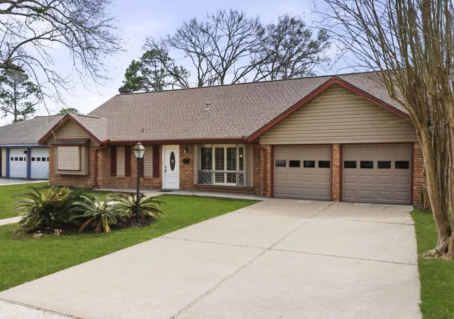 Photo 1 of Single family home for sale at 1620 Beachcomber Ln, Houston, TX 77062 | MLS# 45306843 | Listing updated on 2026-09-17