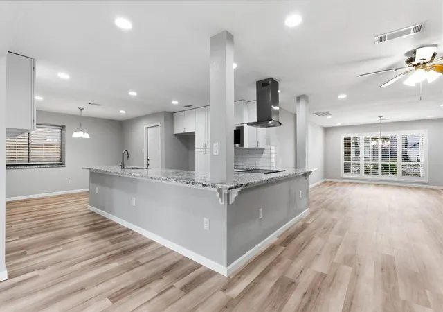 Photo 2 of Single family home for sale at 1620 Beachcomber Ln, Houston, TX 77062 | MLS# 45306843 | Listing updated on 2026-09-17