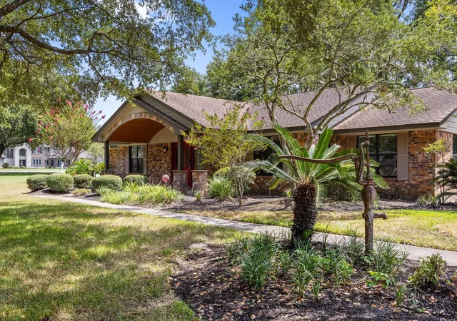 Photo 3 of Single family home for sale at 17103 Cypress Glade Dr, Cypress, TX 77429 | MLS# 74460156 | Listing updated on 2026-08-30