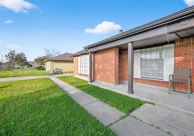 Photo 2 of Townhouse for sale at 9111 Benthos Dr, Houston, TX 77083 | MLS# 22350324 | Listing updated on 2026-09-11