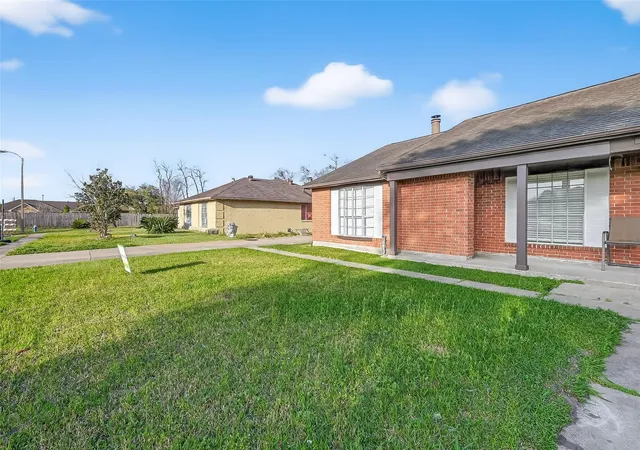 Photo 3 of Townhouse for sale at 9111 Benthos Dr, Houston, TX 77083 | MLS# 22350324 | Listing updated on 2026-09-11