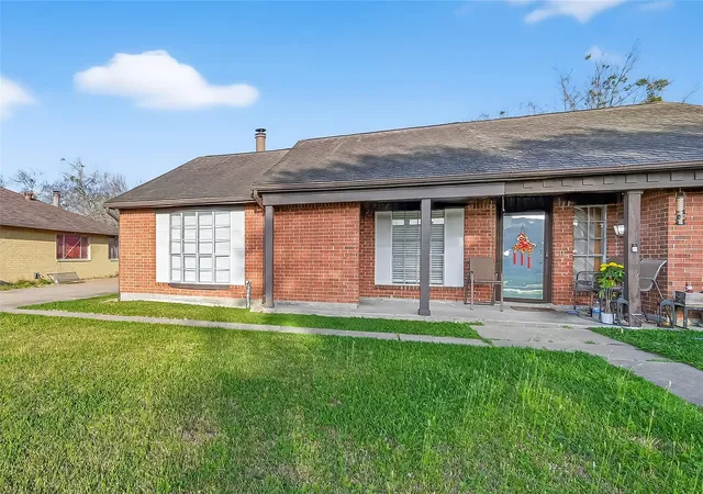 Photo 3 of Townhouse for sale at 9111 Benthos Dr, Houston, TX 77083 | MLS# 22350324 | Listing updated on 2026-09-11