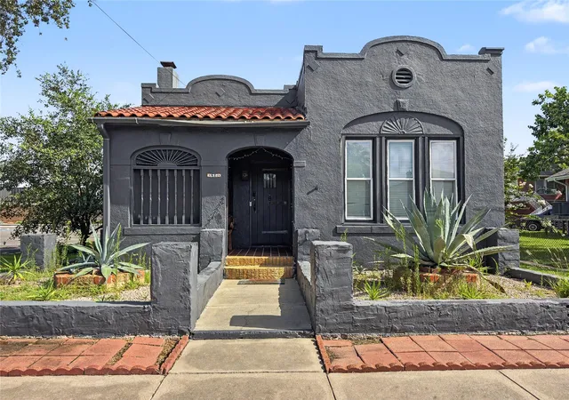 Photo 1 of Single family home for sale at 3814 Ursuline St, Galveston, TX 77550 | MLS# 31513433 | Listing updated on 2026-08-27