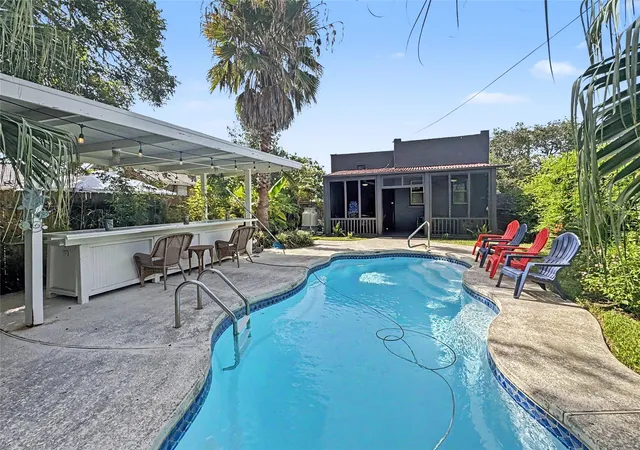 Photo 3 of Single family home for sale at 3814 Ursuline St, Galveston, TX 77550 | MLS# 31513433 | Listing updated on 2026-08-27