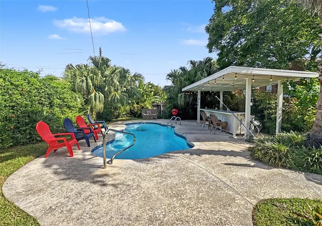 Photo 3 of Single family home for sale at 3814 Ursuline St, Galveston, TX 77550 | MLS# 31513433 | Listing updated on 2026-08-27
