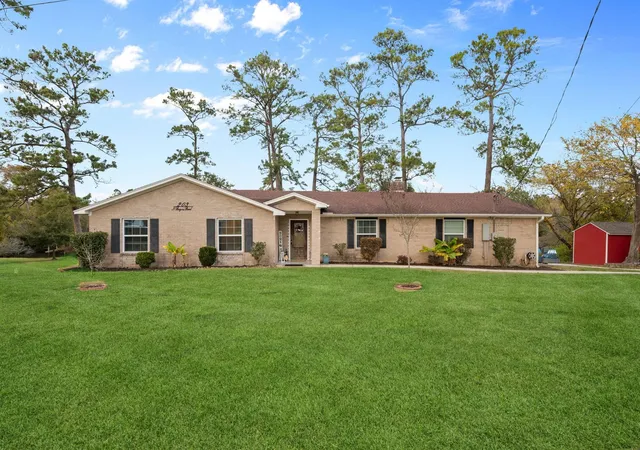 2nd image of 203 N Bayou Bend Dr, Baytown, TX 77521 | MLS# 90443477