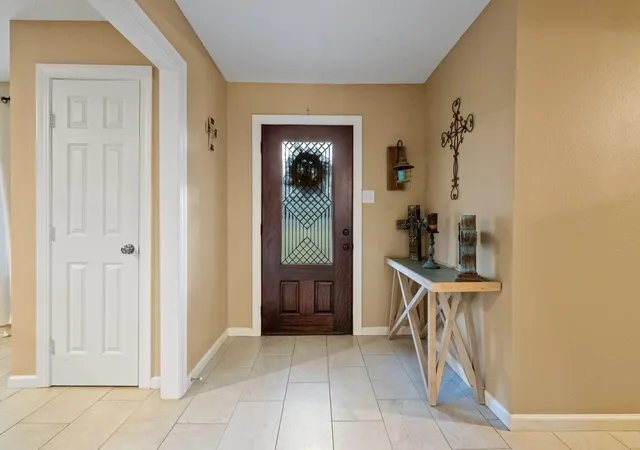 4th image of 203 N Bayou Bend Dr, Baytown, TX 77521 | MLS# 90443477