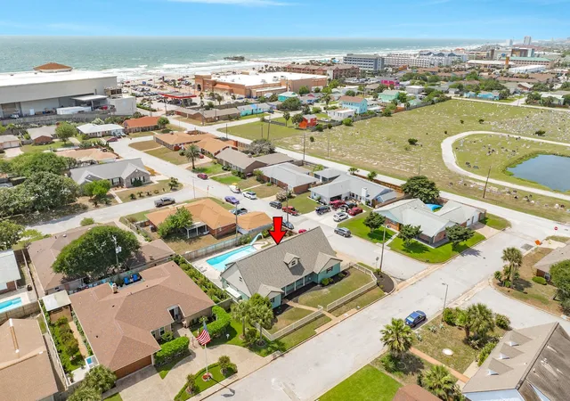 Photo 4 of Single family home for sale at 5525 Ibis Dr, Galveston, TX 77551 | MLS# 39569600 | Listing updated on 2026-09-15
