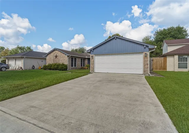 2nd image of 17330 Herrnhut Dr, Webster, TX 77598 | MLS# 26481817