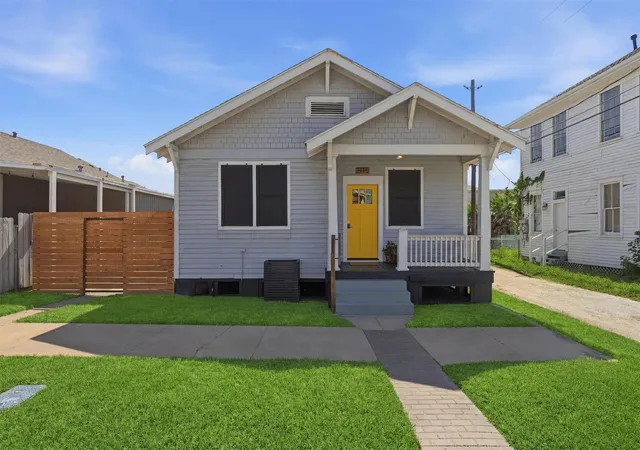 Photo 2 of Single family home for sale at 2115 26th Street, Galveston, TX 77550 | MLS# 14711633 | Listing updated on 2026-09-19