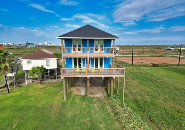 3rd image of 1120 Monument Dr, Freeport, TX 77541 | MLS# 49245086