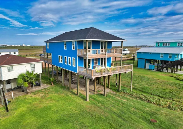 4th image of 1120 Monument Dr, Freeport, TX 77541 | MLS# 49245086