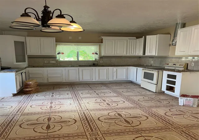Photo 1 of Multi family home for sale at 7715 W Hardy Rd, Houston, TX 77022 | MLS# 59252703 | Listing updated on 2026-09-10