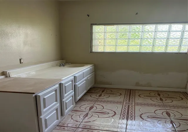 Photo 4 of Multi family home for sale at 7715 W Hardy Rd, Houston, TX 77022 | MLS# 59252703 | Listing updated on 2026-09-10