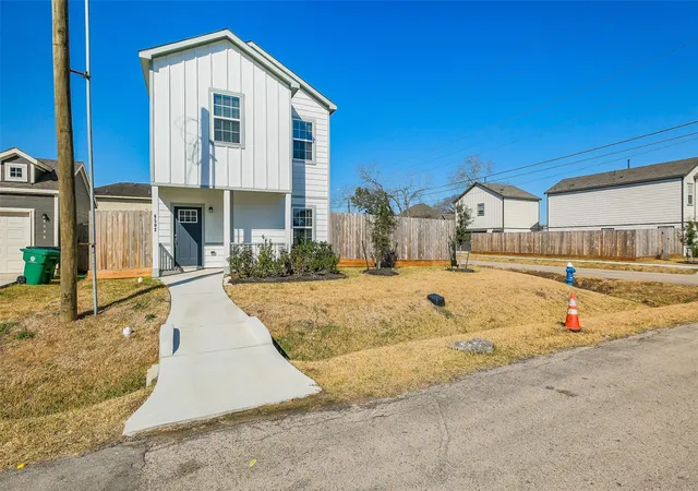 Photo 2 of Single family home for sale at 6502 New York St, Houston, TX 77021 | MLS# 5426881 | Listing updated on 2026-09-16