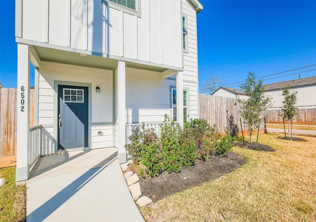 Photo 3 of Single family home for sale at 6502 New York St, Houston, TX 77021 | MLS# 5426881 | Listing updated on 2026-09-16