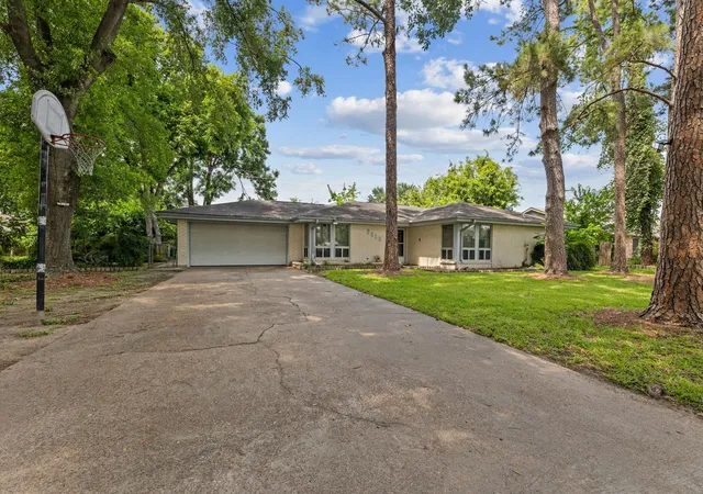 Photo 1 of Single family home for sale at 2818 Ellington St, Houston, TX 77088 | MLS# 80480067 | Listing updated on 2026-07-21