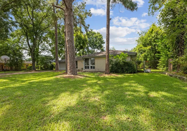 Photo 2 of Single family home for sale at 2818 Ellington St, Houston, TX 77088 | MLS# 80480067 | Listing updated on 2026-07-21