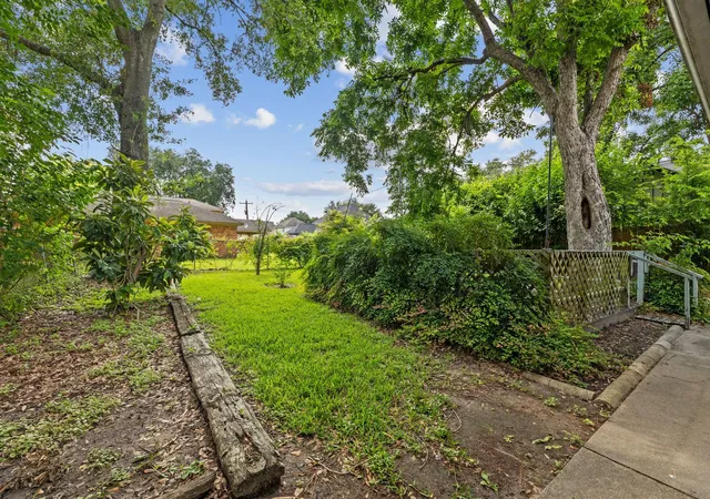 Photo 3 of Single family home for sale at 2818 Ellington St, Houston, TX 77088 | MLS# 80480067 | Listing updated on 2026-07-21