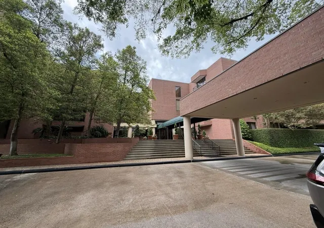 Condo for sale at 9333 Memorial Dr #412, Houston, TX 77024 | MLS# 16080396