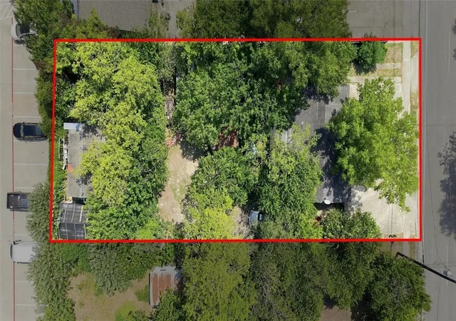 Photo 3 of Single family home for sale at 2082 Antoine Dr, Houston, TX 77055 | MLS# 20072925 | Listing updated on 2026-09-01