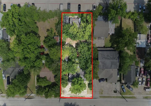 Photo 3 of Single family home for sale at 2082 Antoine Dr, Houston, TX 77055 | MLS# 20072925 | Listing updated on 2026-09-01