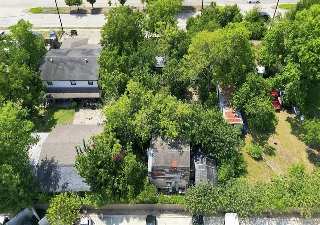 Photo 4 of Single family home for sale at 2082 Antoine Dr, Houston, TX 77055 | MLS# 20072925 | Listing updated on 2026-09-01