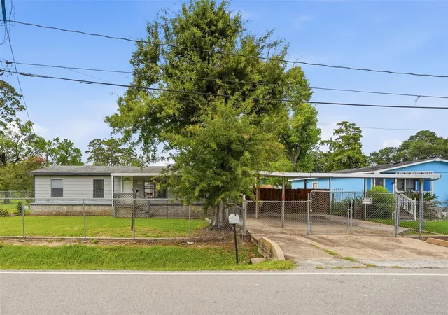 Photo 2 of Single family home for sale at 14103 Texarkana St, Houston, TX 77015 | MLS# 94723389 | Listing updated on 2026-09-19