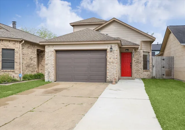 Photo 1 of Single family home for sale at 5813 Guadalupe Dr, Dickinson, TX 77539 | MLS# 60741028 | Listing updated on 2026-08-05