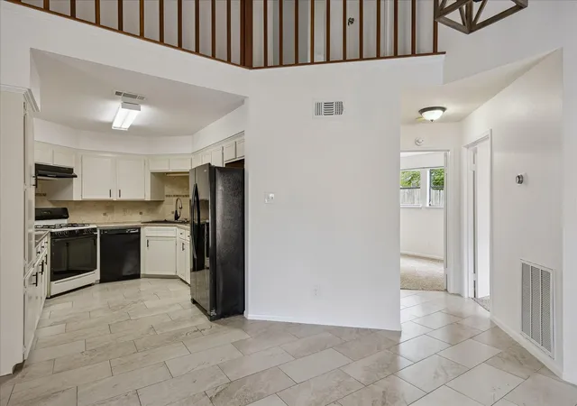 Photo 4 of Single family home for sale at 5813 Guadalupe Dr, Dickinson, TX 77539 | MLS# 60741028 | Listing updated on 2026-08-05