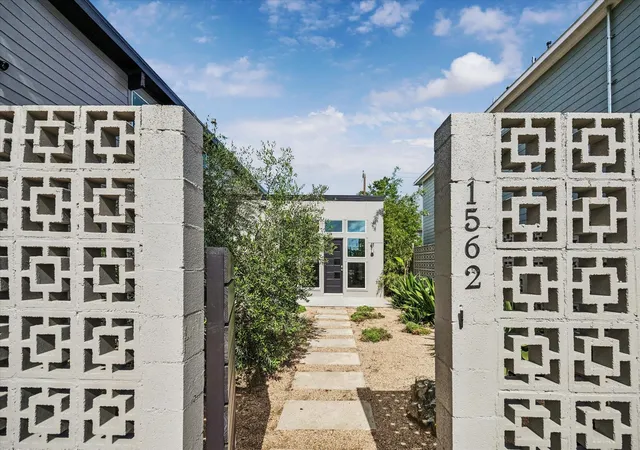 2nd image of 1562 Cheshire Ln, Houston, TX 77018 | MLS# 18957422