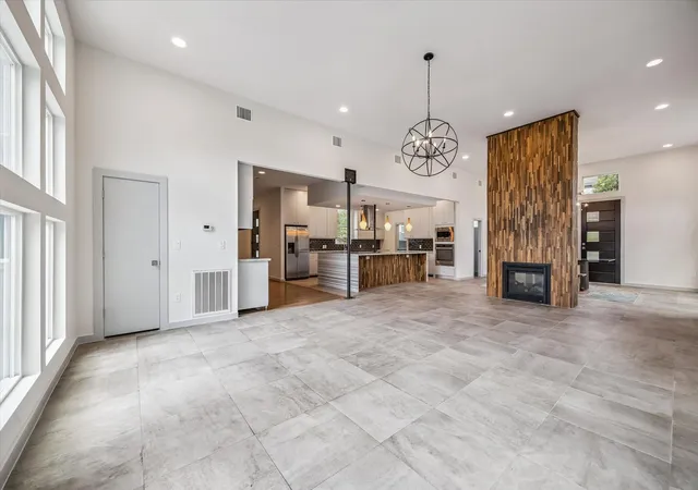 5th image of 1562 Cheshire Ln, Houston, TX 77018 | MLS# 18957422