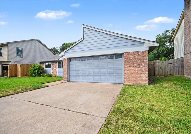 3rd image of 15330 Bratten Ln, Houston, TX 77598 | MLS# 54318126