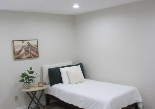 3rd image of 2401 Sycamore Ave, Huntsville, TX 77340