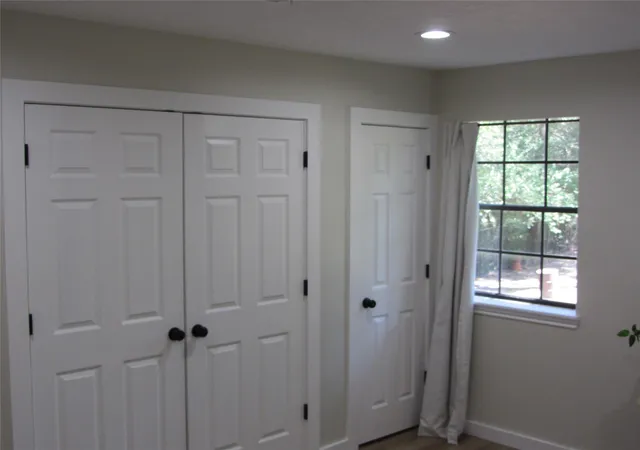 4th image of 2401 Sycamore Ave, Huntsville, TX 77340