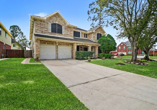 Photo 2 of Single family home for sale at 15302 Plantation Glen Park, Houston, TX 77049 | MLS# 63859069 | Listing updated on 2026-09-11